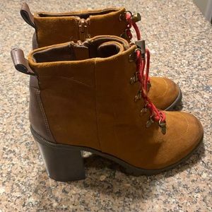 Size 7 , wore once slight tears on top tip